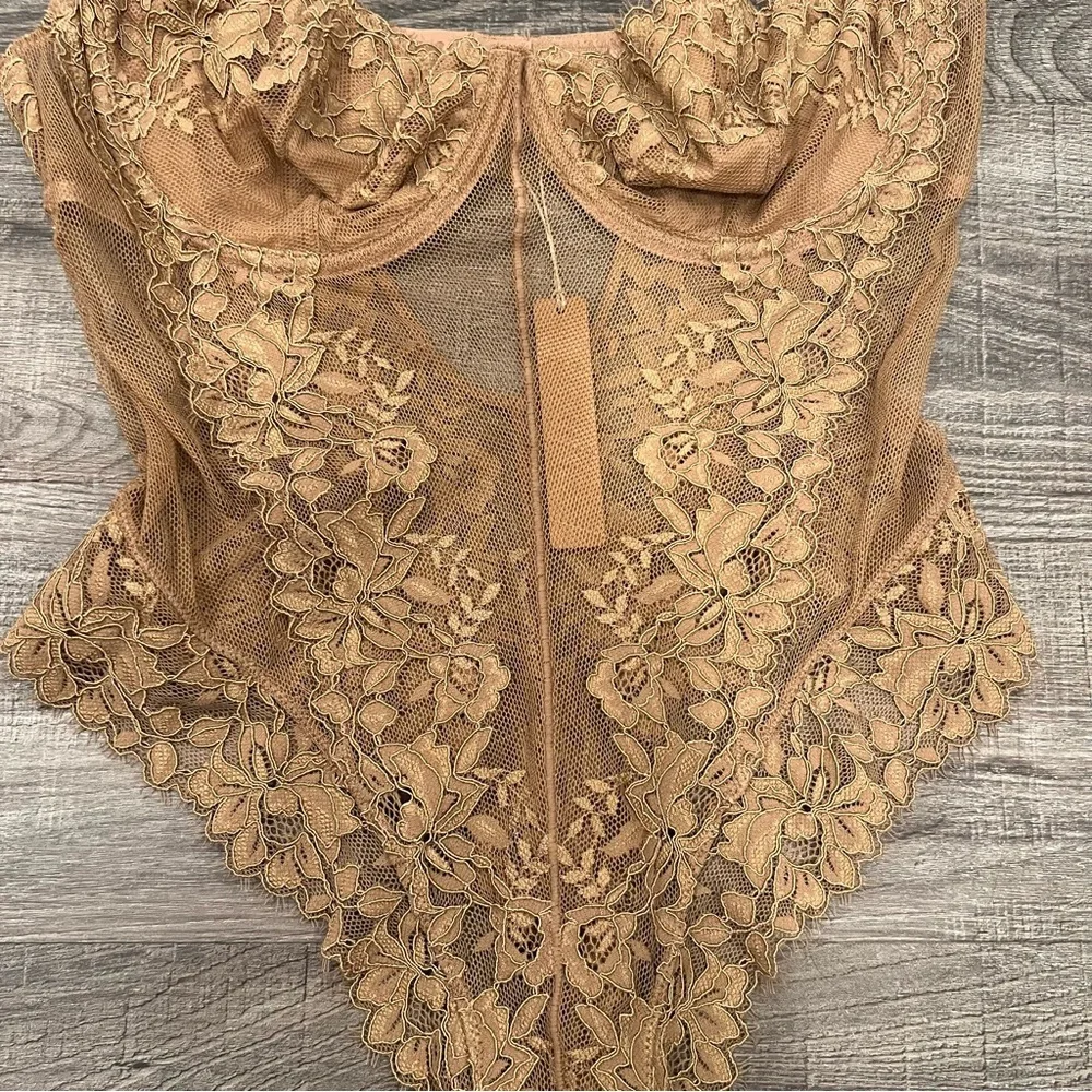 SKIMS lace balconette bodysuit - Picture 4 of 7